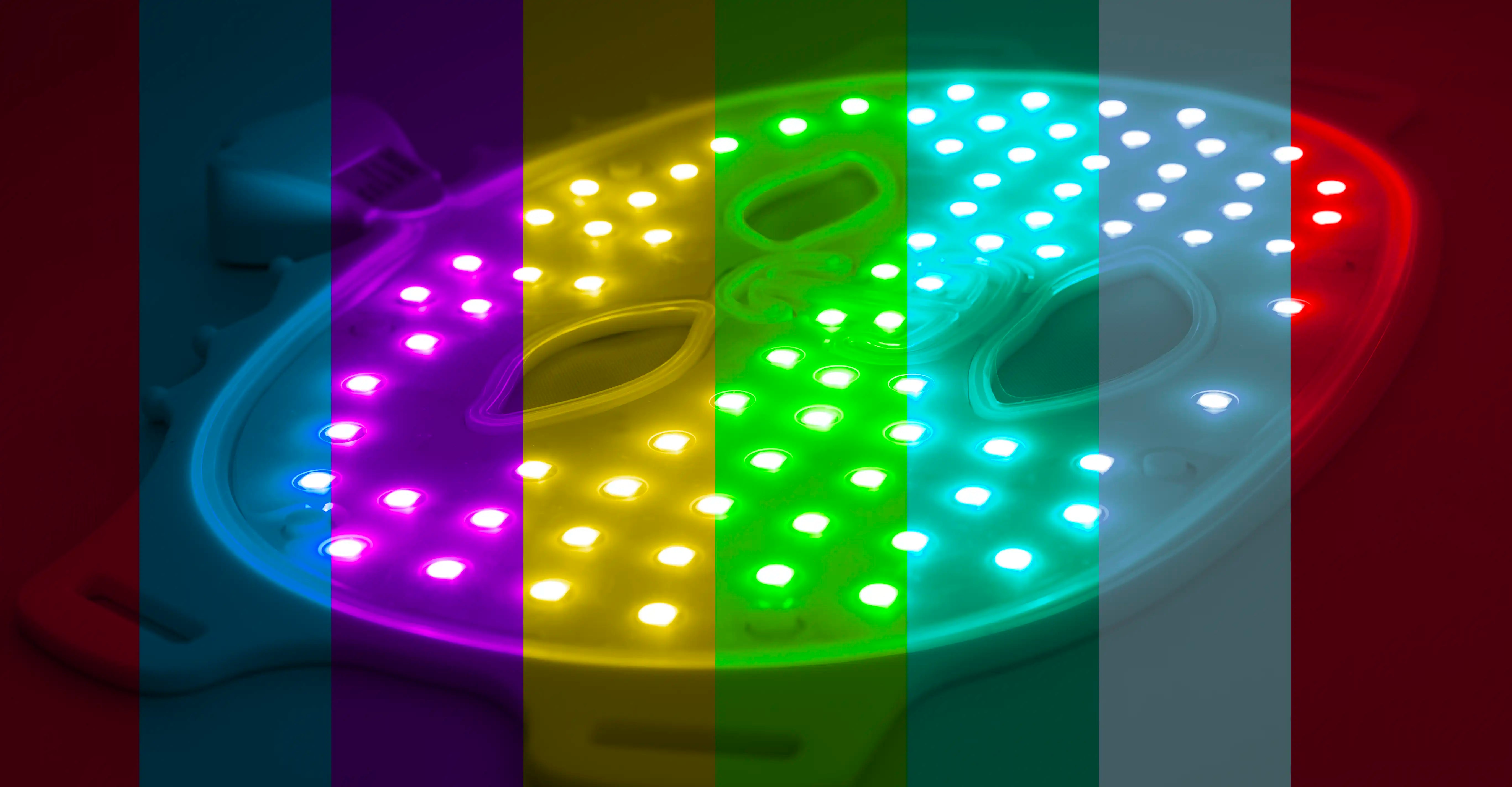 FR: Masque de luminothérapie LED LUMI qui diffuse différentes couleurs dans une pièce sombre - BEAUX Paris
ENG: LUMI LED light therapy mask glowing different colors in a dark room - BEAUX Paris