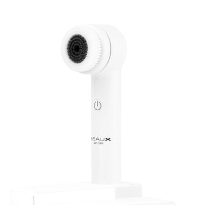 FR: Brosse nettoyante pour le visage NESSIE en plastique ABS blanc, dotée de pulsations soniques et de têtes rotatives blanches ; elle tient debout toute seule, mettant en valeur son joli design

ENG: NESSIE white ABS plastic facial cleansing brush with sonic pulsations and spinning heads in white, standing by itself showing off nice design