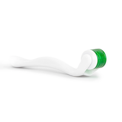 FR: Appareil de micro-aiguillage pour le visage WAND, couleur blanche, illustrant la qualité du produit - BEAUX Paris

ENG: WAND microneedling facial rolling device in white showing quality of product - BEAUX Paris 